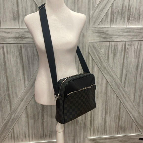 Louis Vuitton Damier Graphite crossbody - Picture 14 of 14